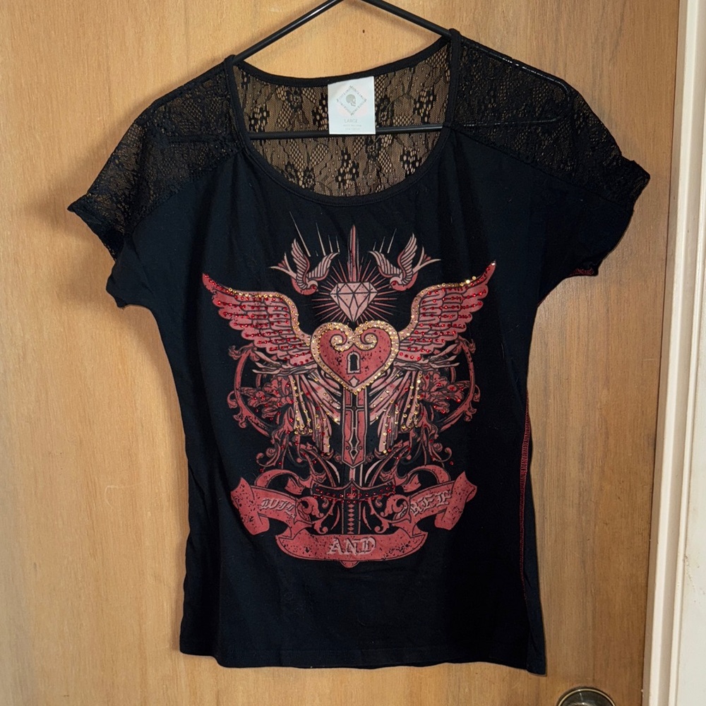 Vintage Y2K Rebel Soul With Heart and Rhinestone Graphic and Lace Sleeves L